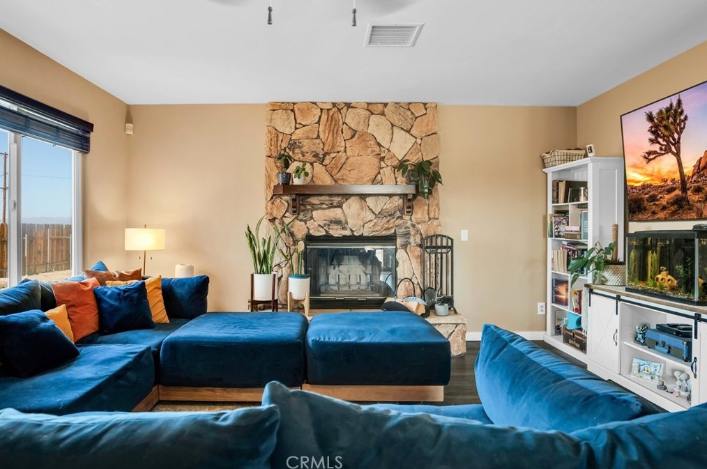 4805 Sunmore Pkwy, Twntynine Plm CA  92277-6719 exterior