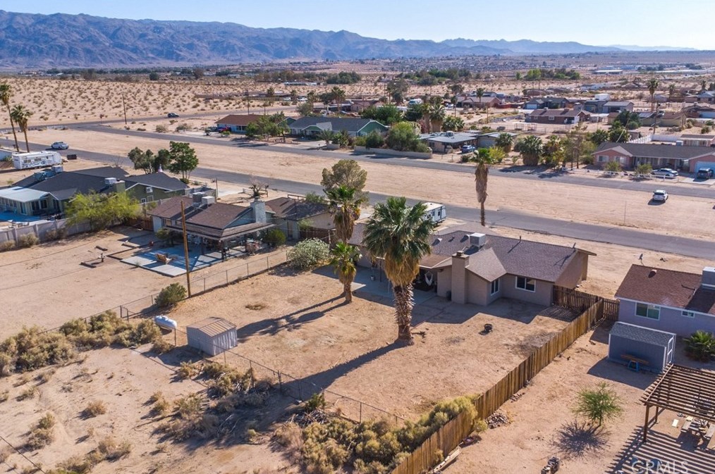 4805 Sunmore Pkwy, Twntynine Plm CA  92277-6719 exterior