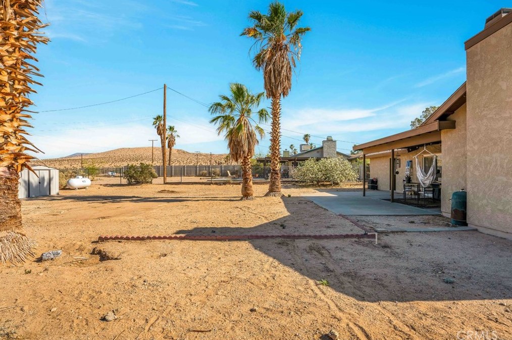 4805 Sunmore Pkwy, Twntynine Plm CA  92277-6719 exterior