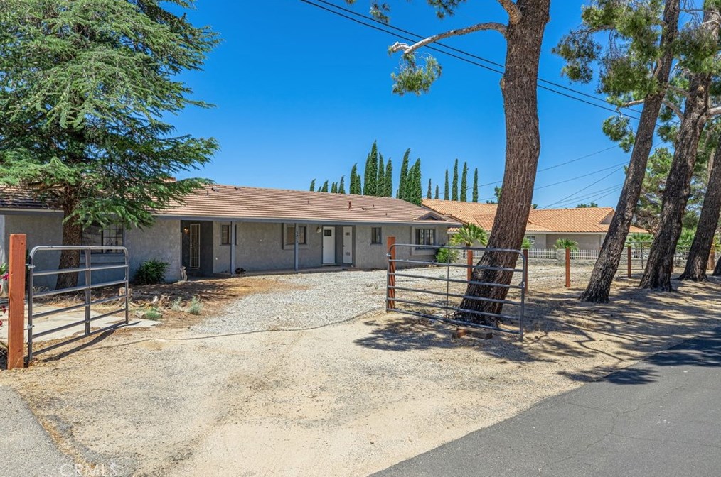 13215 E Ave W 11, Pearblossom, CA 93553