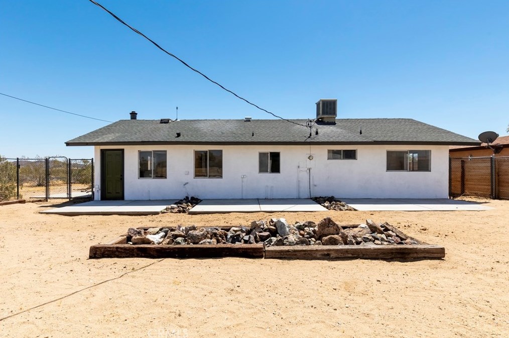 5050 1st St, Joshua Tree, CA 92252-4215