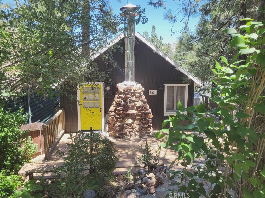 121 Aeroplane Blvd, Big Bear City, CA