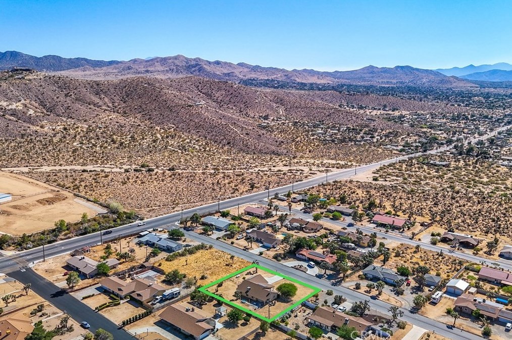 7645 Victoria Ave, Yucca Valley CA  92284-6152 exterior