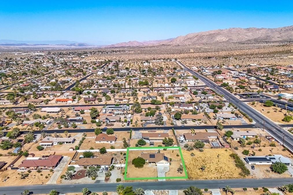 7645 Victoria Ave, Yucca Valley CA  92284-6152 exterior