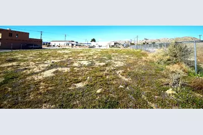 7243 Mohawk Trail, Yucca Valley, CA 92284 - Photo 2