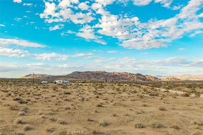 56220 University Boulevard, Landers, CA 92285 - Photo 18