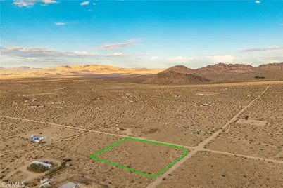 56220 University Boulevard, Landers, CA 92285 - Photo 8