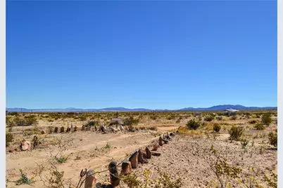 4040 Peter Rabbit, 29 Palms MCB, CA 92277 - Photo 2