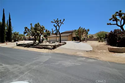 56563 Golden Bee, Yucca Valley, CA 92284 - Photo 52