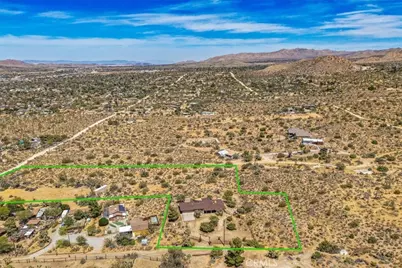 8001 Hammett Road, Yucca Valley, CA 92284 - Photo 4