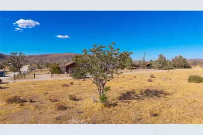 5525 Minna Gombell Lane, Pioneertown, CA 92268 - Photo 8