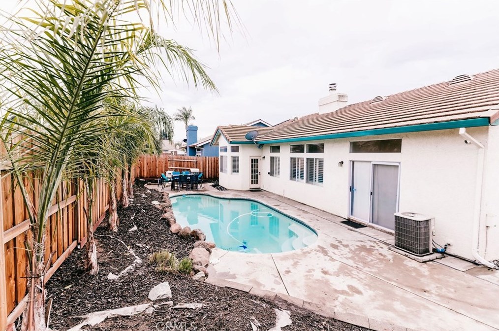 695 Summit Lakes Way, Galt CA  95632-3008 exterior