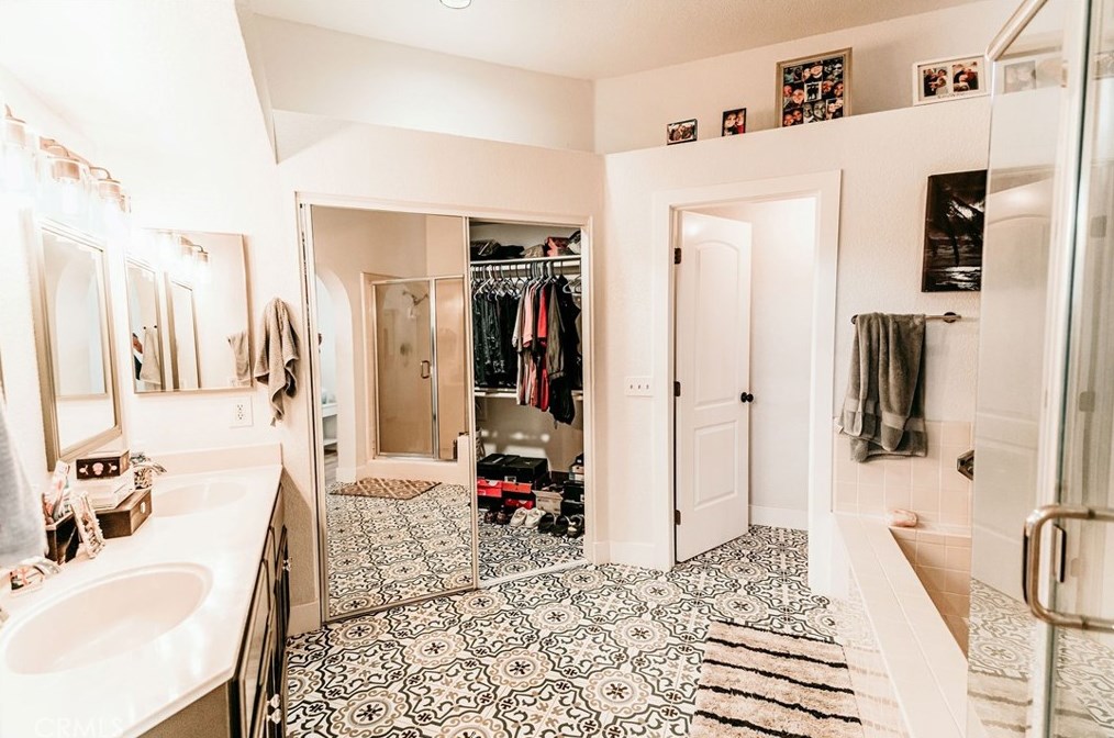 695 Summit Lakes Way, Galt CA  95632-3008 exterior