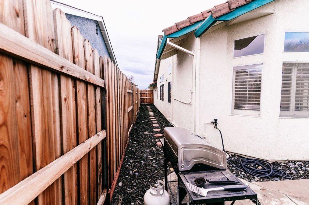 695 Summit Lakes Way, Galt CA  95632-3008 exterior