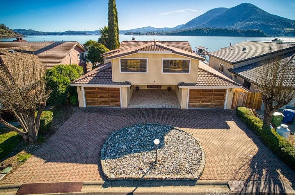 8423 Paradise Lagoon Dr, Lucerne, CA 95458