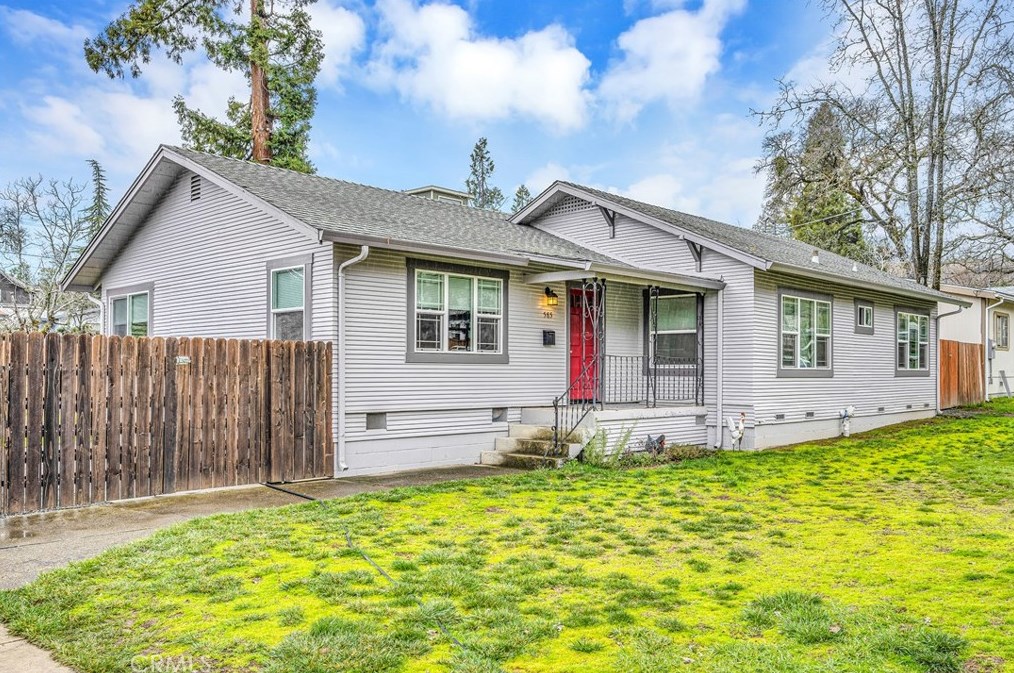 585 6th St, Lakeport, CA 95453