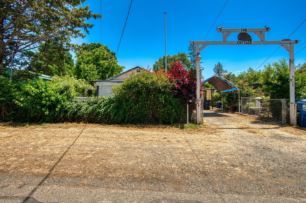 6123 3rd Ave, Lucerne, CA 95458