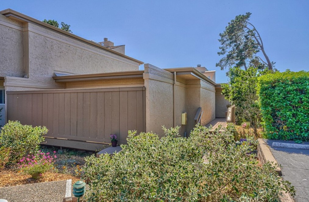 33 Montsalas Dr, Monterey CA  93940-5286 exterior