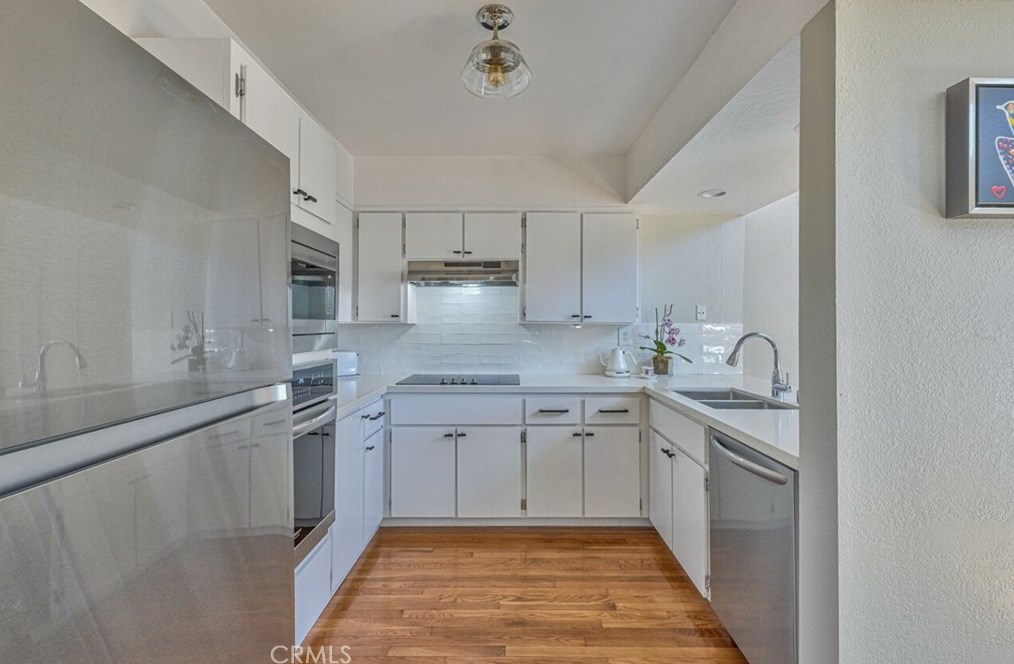 33 Montsalas Dr, Monterey CA  93940-5286 exterior