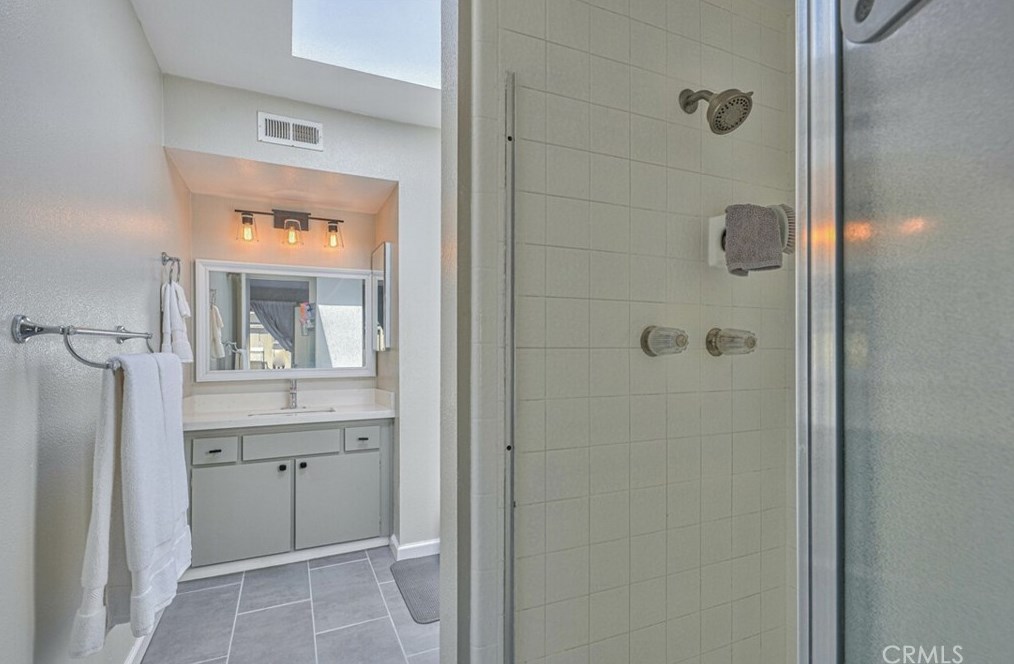 33 Montsalas Dr, Monterey CA  93940-5286 exterior