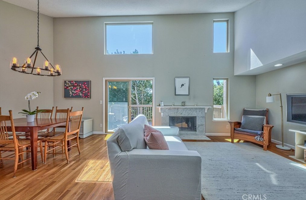 33 Montsalas Dr, Monterey CA  93940-5286 exterior