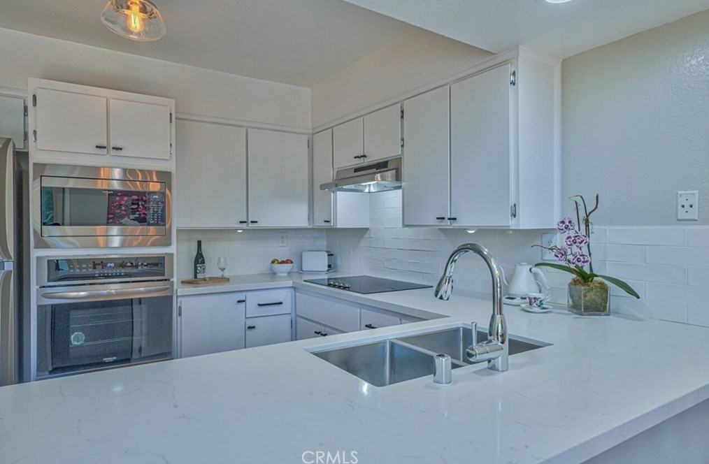 33 Montsalas Dr, Monterey CA  93940-5286 exterior
