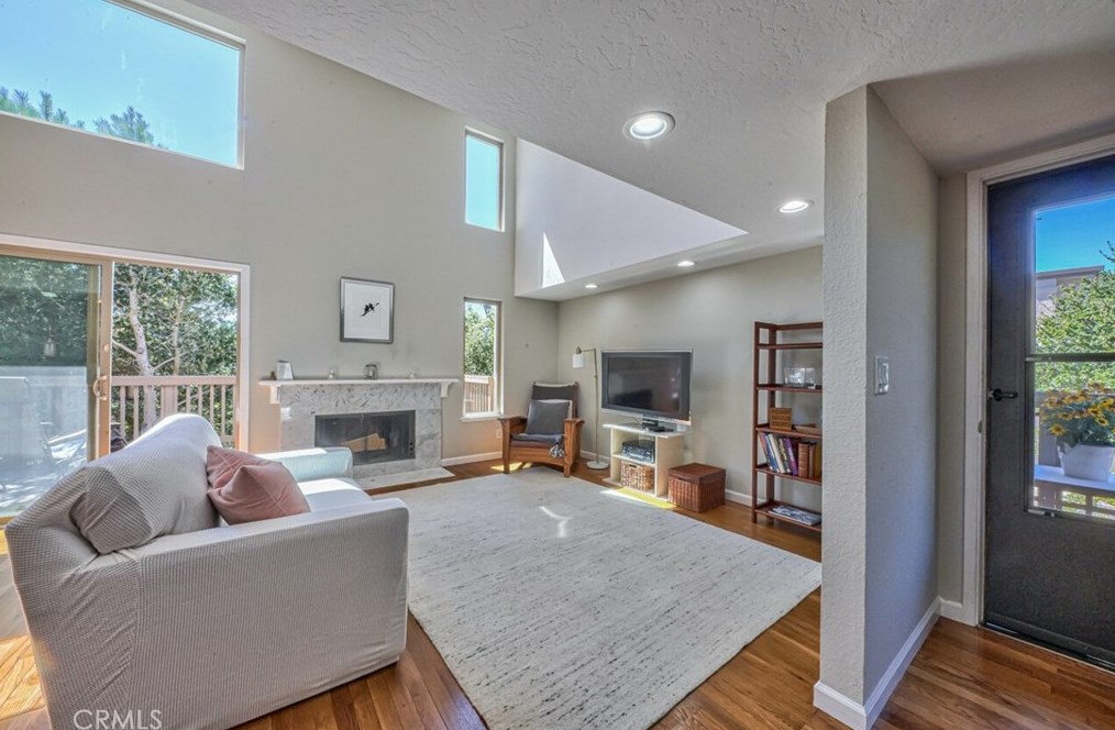 33 Montsalas Dr, Monterey CA  93940-5286 exterior