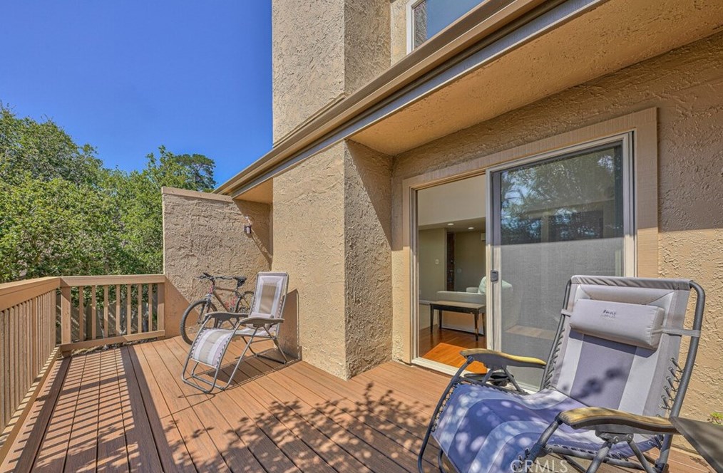 33 Montsalas Dr, Monterey CA  93940-5286 exterior