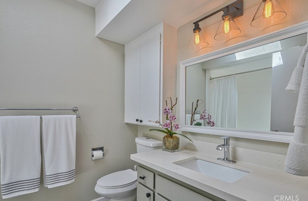33 Montsalas Dr, Monterey CA  93940-5286 exterior
