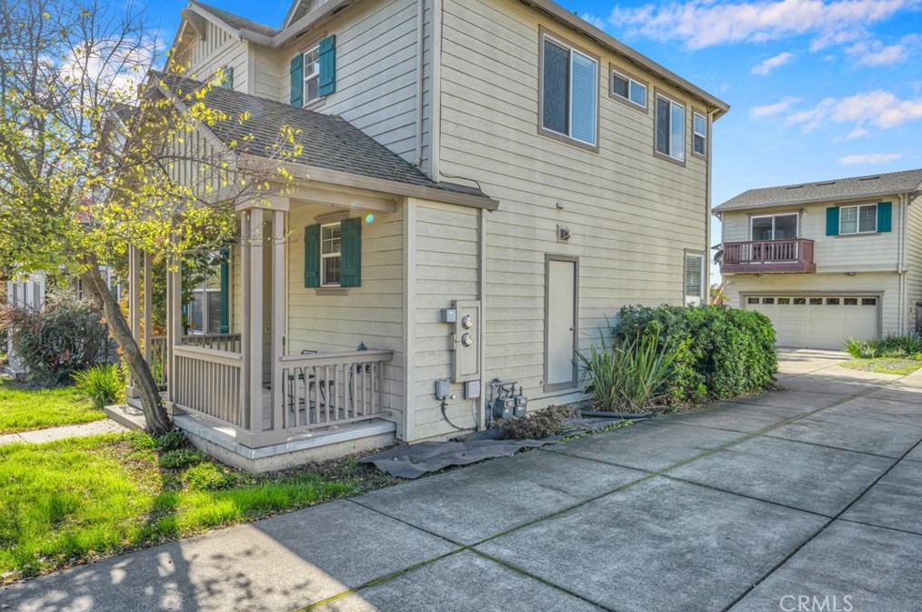 1221 Sparrow Creek St, Santa Rosa, CA 95401-4473