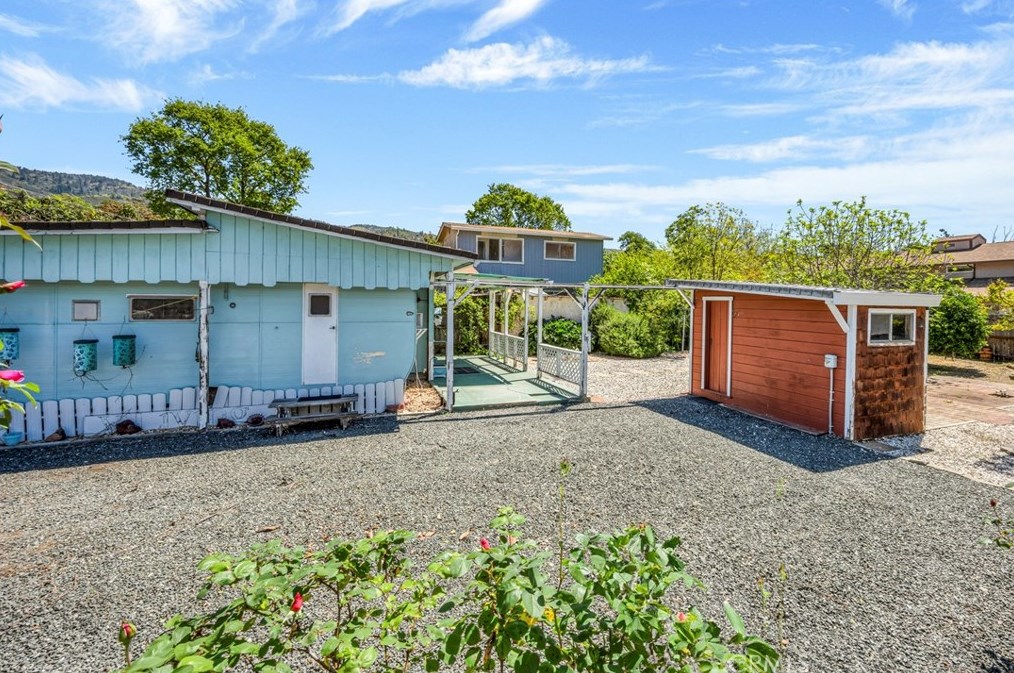 5887 Grove St, Lucerne, CA 95458-8590