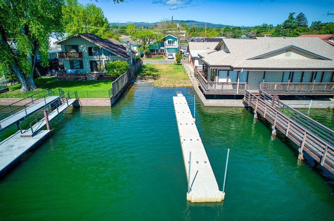 435 Esplanade St, Lakeport CA  95453-5305 exterior