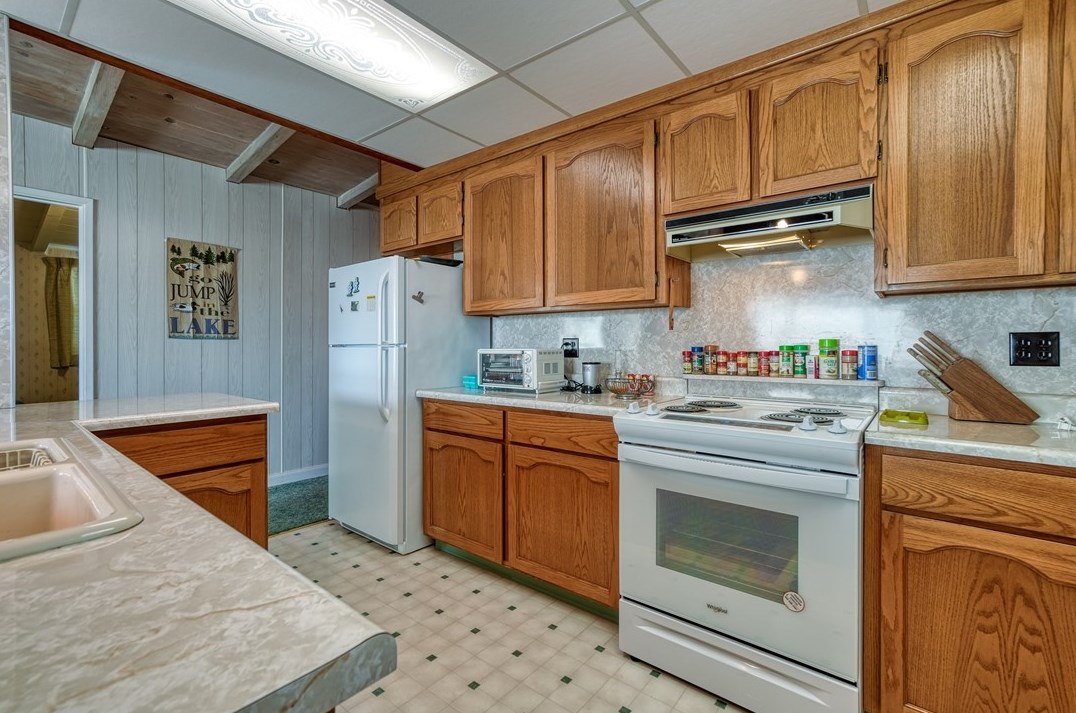 435 Esplanade St, Lakeport CA  95453-5305 exterior