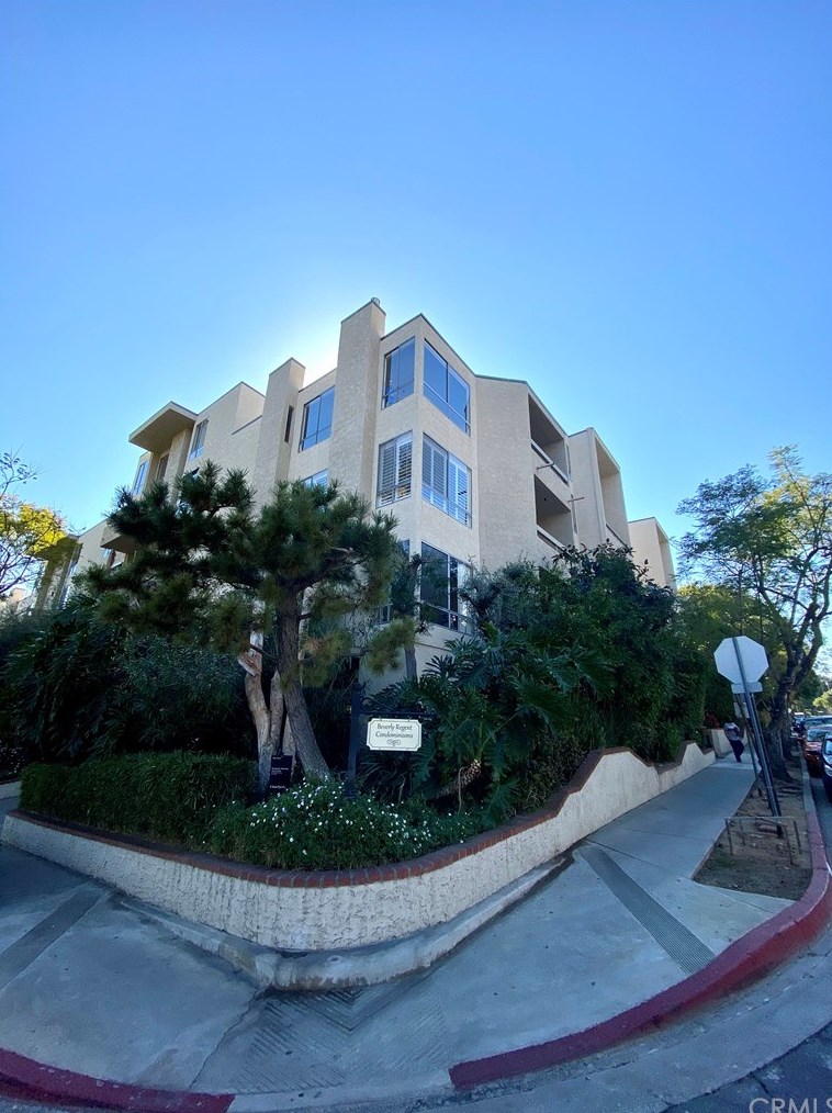 8960 Cynthia St, Los Angeles CA  90069-4440 exterior