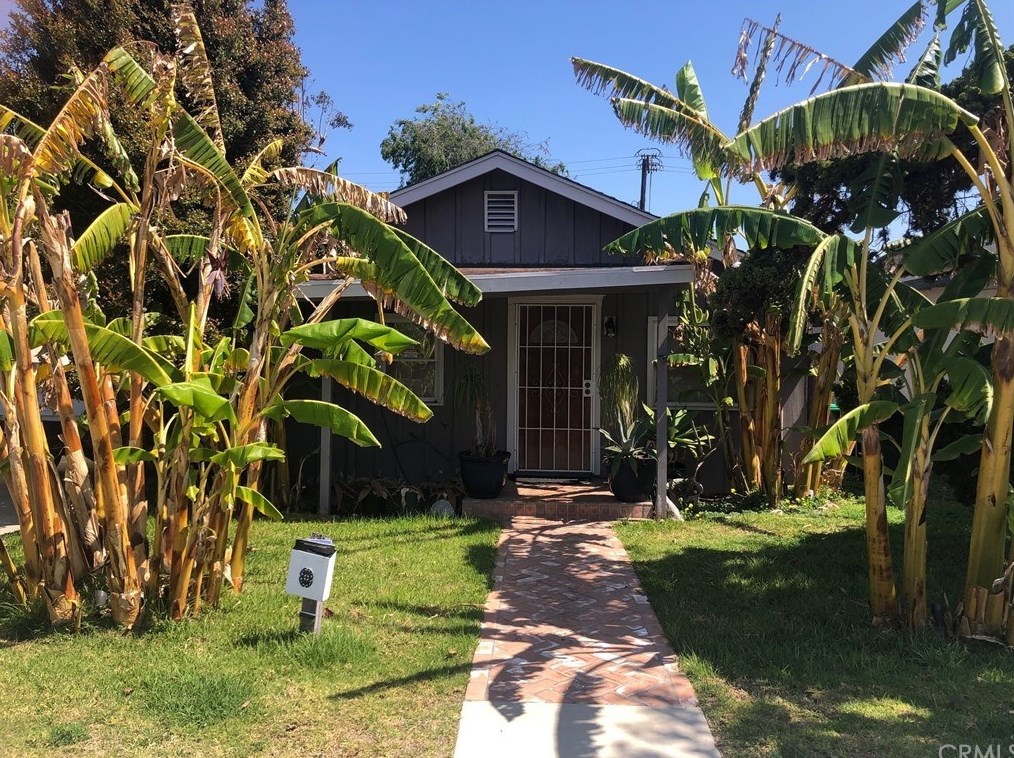 136 Magnolia St, Costa Mesa, CA 92627