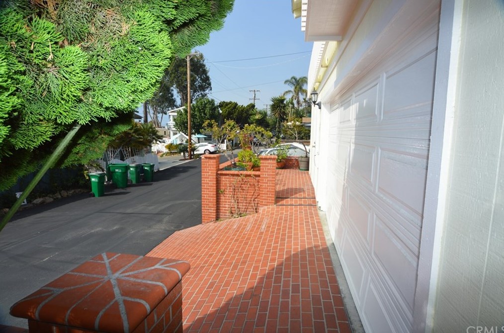 31702 Florence Ave, Laguna Beach CA  92651-8286 exterior