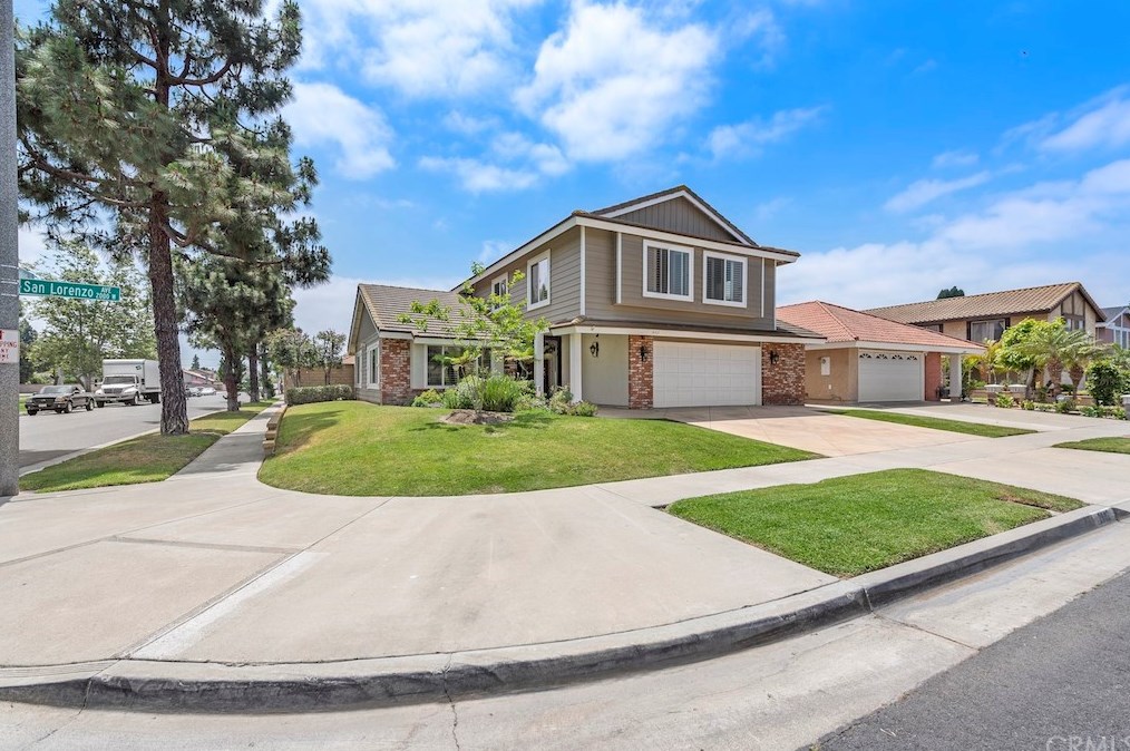 2002 W San Lorenzo Ave, Santa Ana, CA 92704