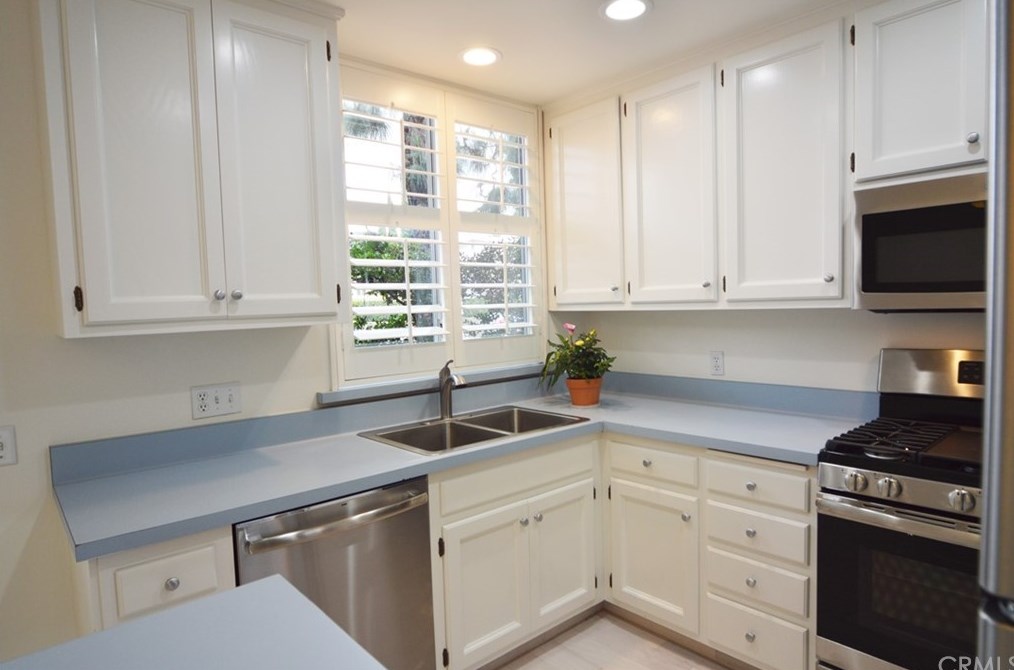 339 Cypress Dr, Laguna Beach CA  92651-1676 exterior