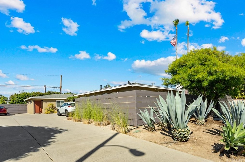 280 Camellia Ln, Costa Mesa, CA 92627-1803