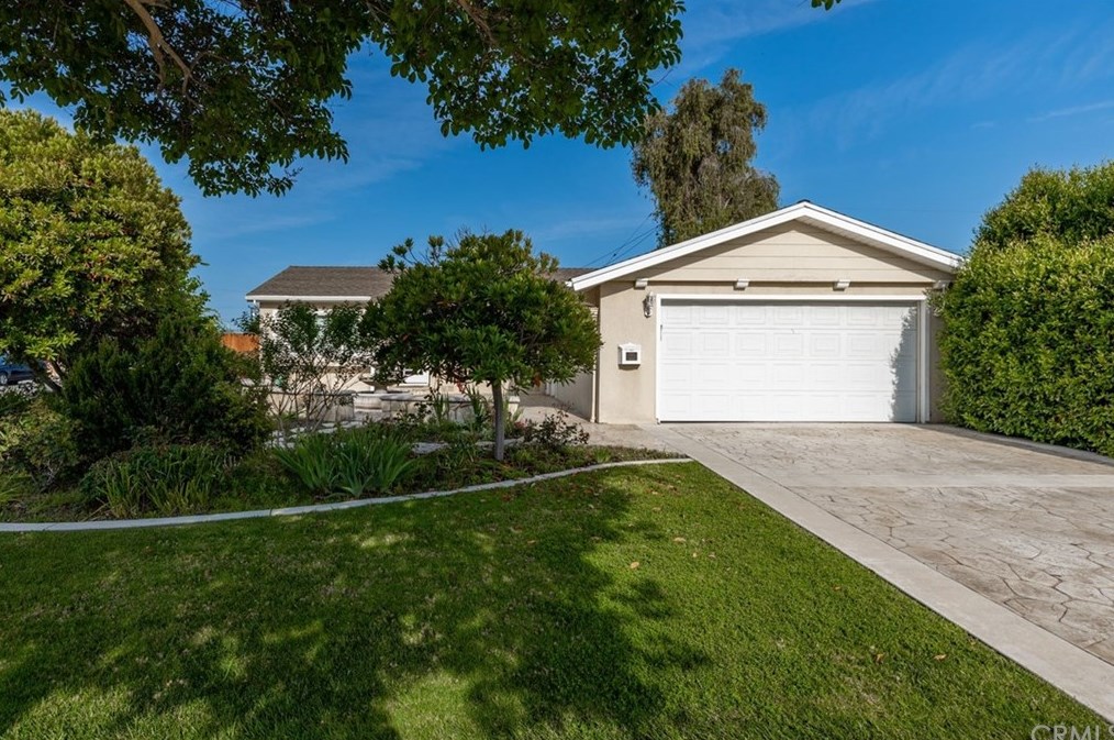 15091 Baylor Cir, Huntington Beach, CA 92647-2525