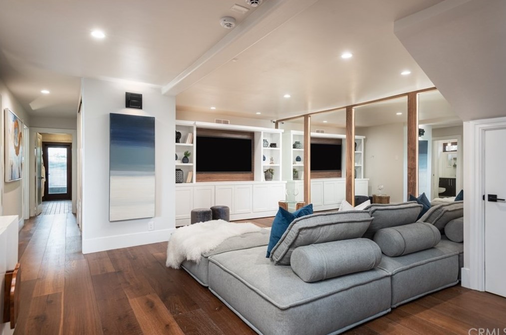 247 Emerald Bay, Laguna Beach CA  92651-1210 exterior