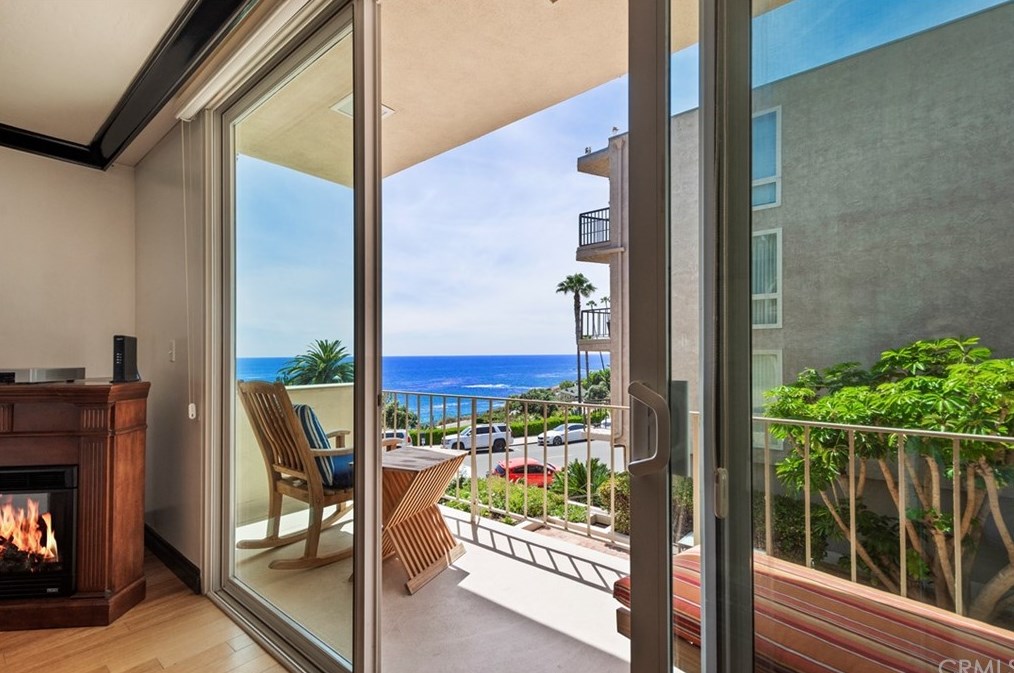 520 Cliff Dr, Laguna Beach, CA 92651-1404
