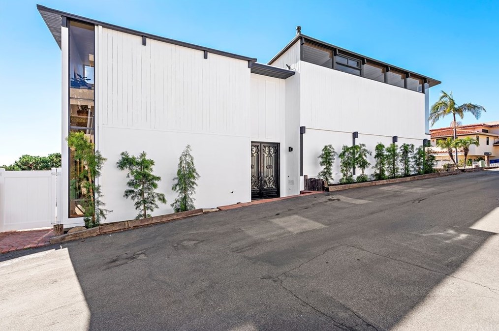 996 Noria St, Laguna Beach, CA 92651-3710