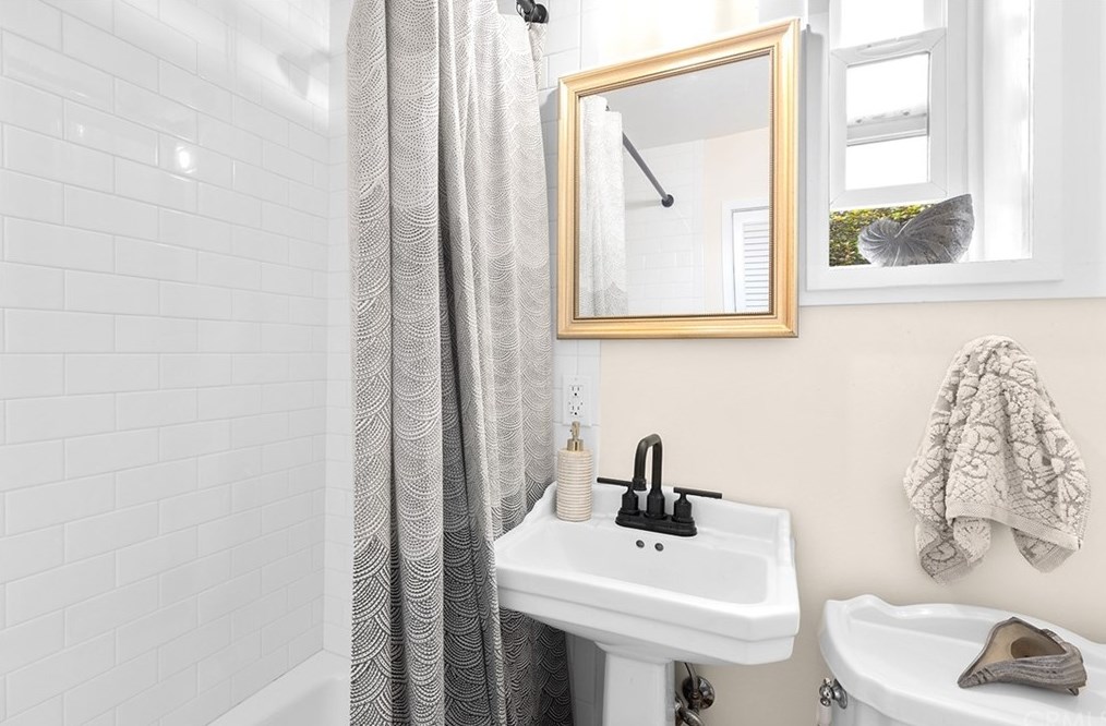 626 Anita St, Laguna Beach CA  92651-2906 exterior