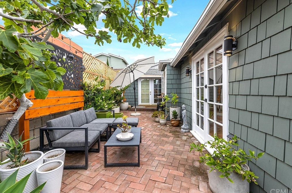 626 Anita St, Laguna Beach CA  92651-2906 exterior