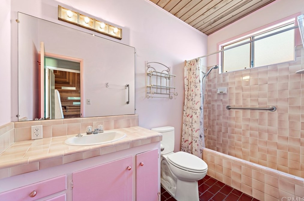 2845 Rounsevel Ter, Laguna Beach CA  92651-4127 exterior