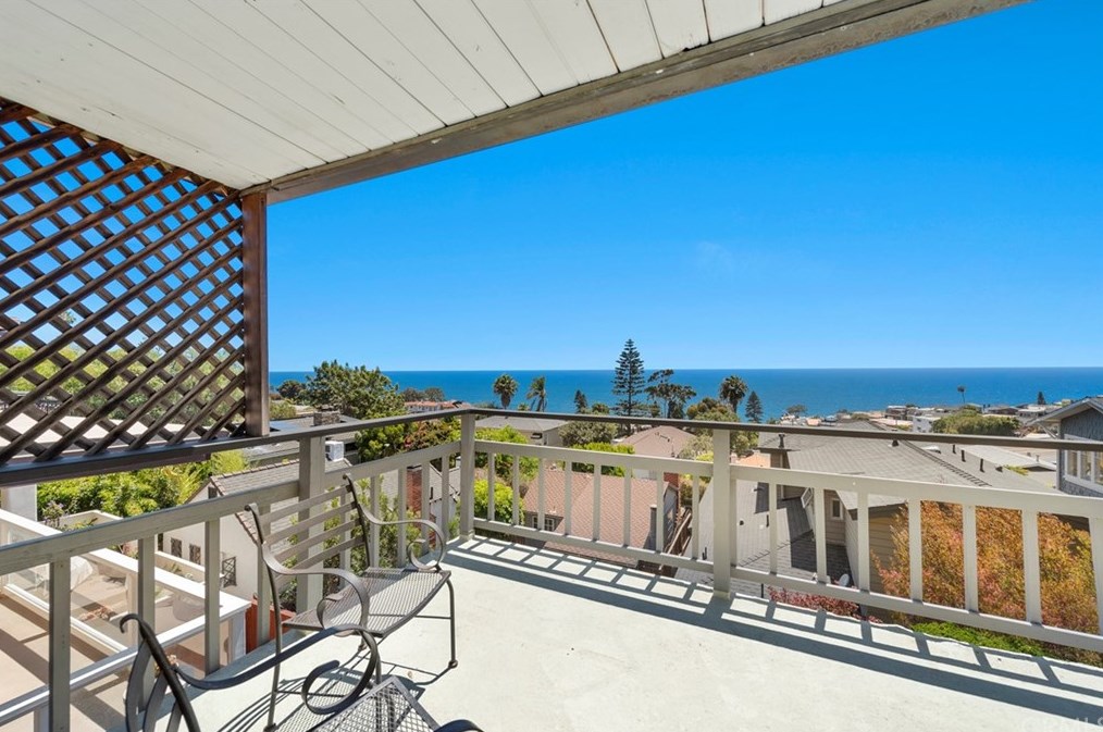 2845 Rounsevel Ter, Laguna Beach CA  92651-4127 exterior
