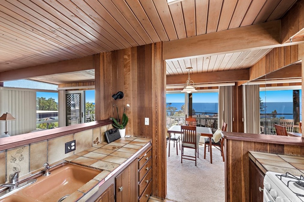 2845 Rounsevel Ter, Laguna Beach CA  92651-4127 exterior