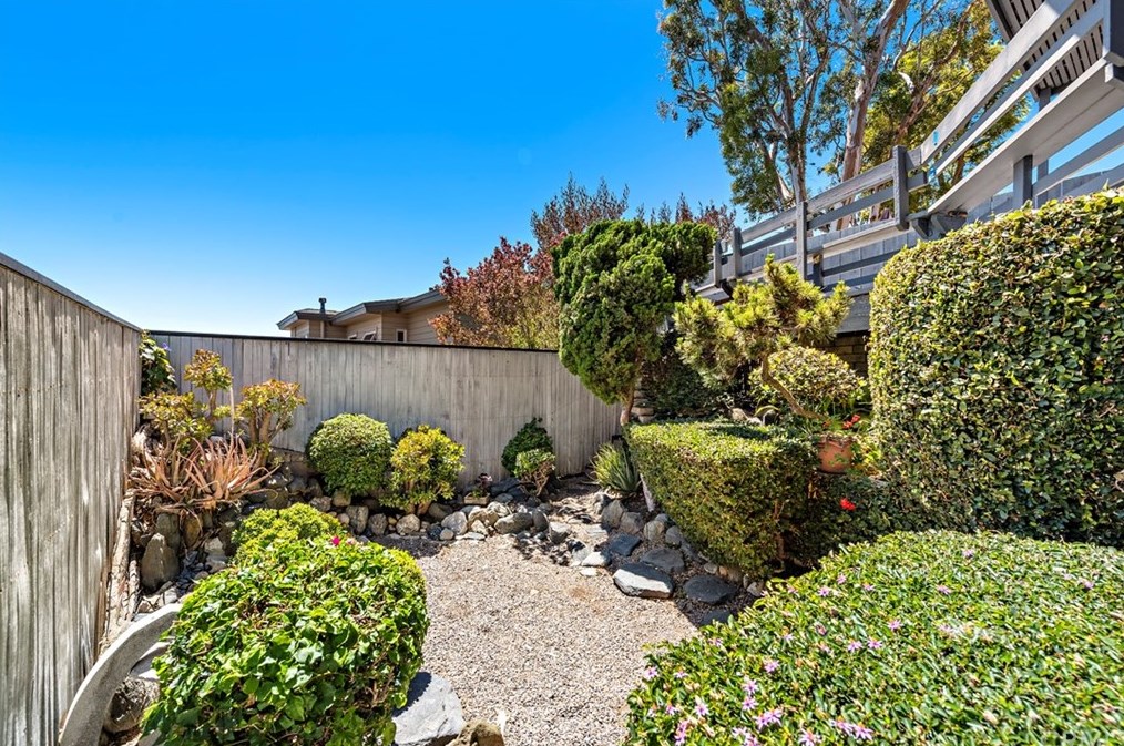 2845 Rounsevel Ter, Laguna Beach CA  92651-4127 exterior