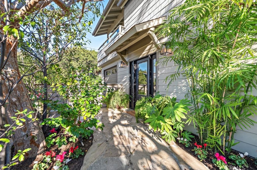 496 Pearl St, Laguna Beach, CA 92651-3354